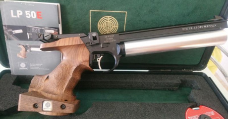 Vendo pistola de aie Steyr LP 50 electronica de 5 disparos por abandono de la competicion. Perfecta para 00