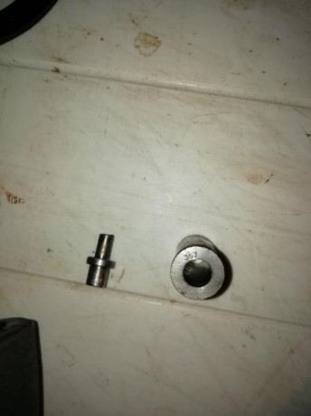 Pues eso vendo el recalibrador engrasador lyman 450, con el empujador y recalibrador de 357, también el 12
