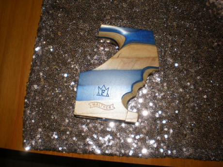 Esto vendo cachas zurdo para GSP EXPER, sin uso como se vera en las fotos talla M

Precio 130 portes incluidos 00