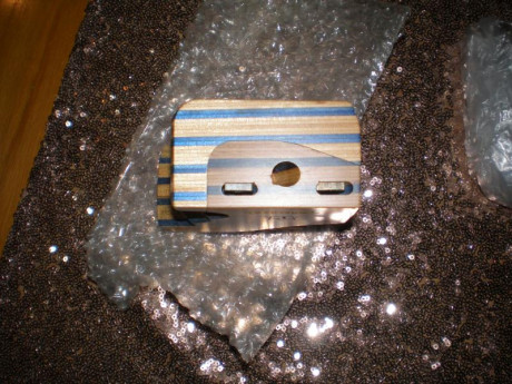 Esto vendo cachas zurdo para GSP EXPER, sin uso como se vera en las fotos talla M

Precio 130 portes incluidos 10