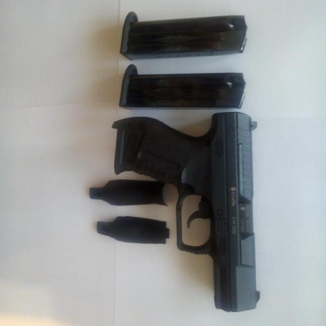 Vendo pistola Walther P-99  AS, a estrenar, proveniente de regalo.
precio 475€.
Incluye:  Maletin, 2 cargadores, 01