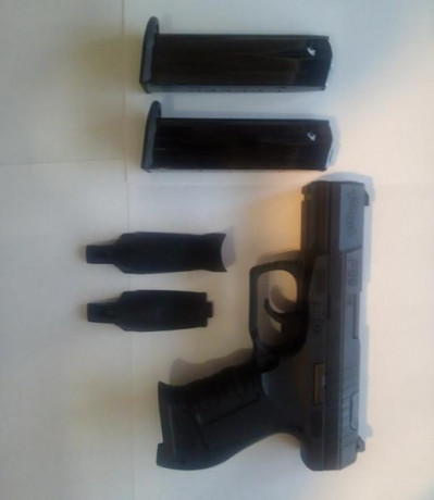 Vendo pistola Walther P-99  AS, a estrenar, proveniente de regalo.
precio 475€.
Incluye:  Maletin, 2 cargadores, 00