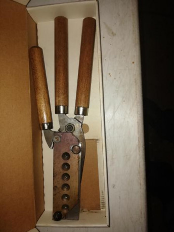 Pues eso vendo turquesa Lee de 6 cavidades mas una de regalo que no se para que la use, esta a estrenar 02