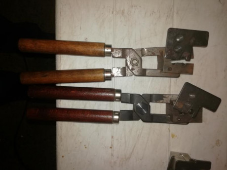 Pues eso vendo las dos turquesas RCBS con su mango uno es RCBS y el otro creo que también aunque no lleva 02