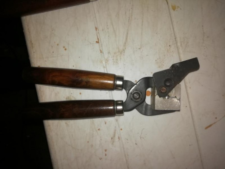 Pues eso vendo las dos turquesas RCBS con su mango uno es RCBS y el otro creo que también aunque no lleva 01