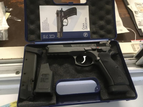 Buenas tardes,
Quisiera vender una pistola marca CZ , modelo sp-01 Shadow. 
Solo tiene 30 disparos (treinta).
Vendo 00