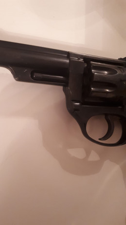 Buenas tardes,

Vendo o mejor dicho, regalo, regalo revolver Astra NC6 22 lr, con tambor capacidad 8 balas.

Funciona 10