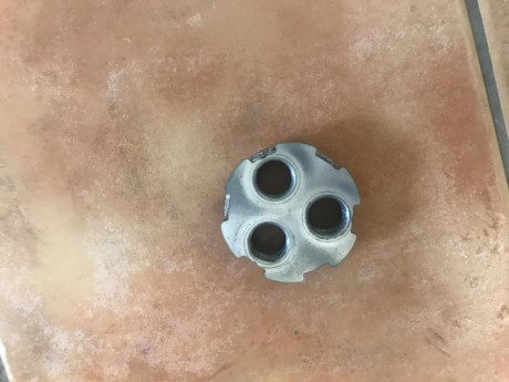 Está con todo menos dies y piezas de recambio y platos para diferentes calibres lo que se ve en las fotos 01