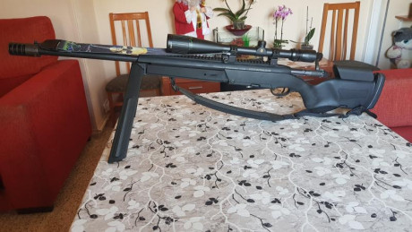 Vendo este rifle tal cual esta.
2 cargadores,uno va en la culata.
Bipode incorporado.
Freno de boca.
Visor 00