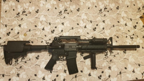 Se vende este rifle,tal cual esta.
2 Cargadores.
Funda tactica de transporte.
Lleva puntero laser activado 00