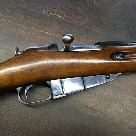 El Mosin-Nagant ..
es un rifle militar accionado por cerrojo, con cargador de cinco proyectiles, que 00