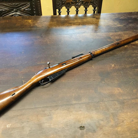 El Mosin-Nagant ..
es un rifle militar accionado por cerrojo, con cargador de cinco proyectiles, que 12