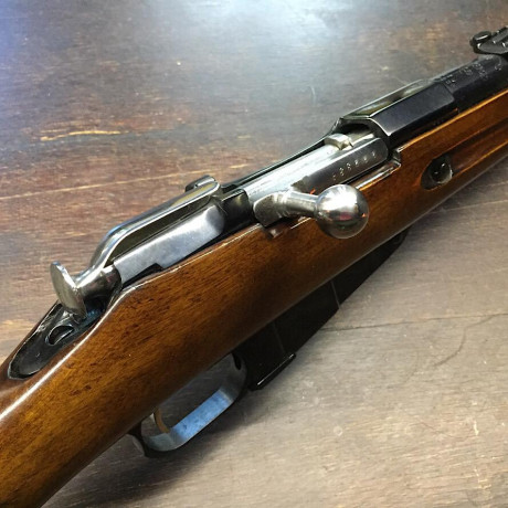 El Mosin-Nagant ..
es un rifle militar accionado por cerrojo, con cargador de cinco proyectiles, que 10