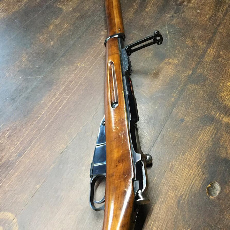 El Mosin-Nagant ..
es un rifle militar accionado por cerrojo, con cargador de cinco proyectiles, que 22