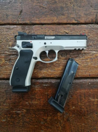 Arma en muy buen estado, 3000 disparos realizados en total, no cambios, solo venta. El arma esta en Mallorca, 01