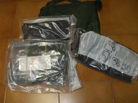 Compro material antiguo como mimetas, chupìtas, trajes de salto, boinas, ponchos, emblemas y todo lo relacionado 10