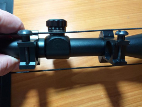 Vendo visor para carabina mara VECTOR OPTICS 10-40x50, en muy buen estado y sin ninguna marca, reticula 12