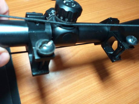 Vendo visor para carabina mara VECTOR OPTICS 10-40x50, en muy buen estado y sin ninguna marca, reticula 11