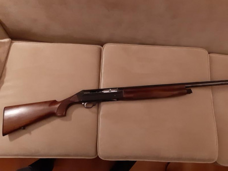 Escopeta semiautomática BENELLI, en buen estado, cal. 12. Precio 450€ 00