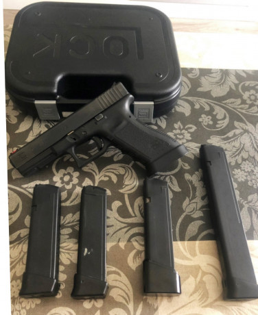 Glock17 preparada para IPSC Mira y alza cambiadas, brocal para carga rápida tres cargadores + 1 de 50.
no 01
