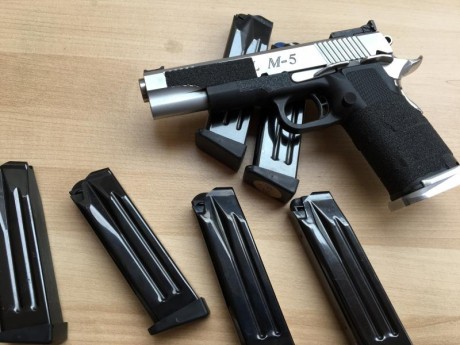 Se vende Bul M5, cañón Bull barrel, está full, incluye recambios, varios guiones, funda, 5 cargadores,seguro 00