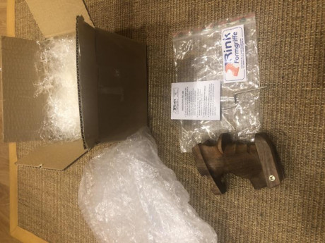  17F0BB3F-DA78-45BE-8C64-D5FC015F2120.jpeg Hola a tod@s.... 
vendo una cacha Rink,  talla M para una Morini 50