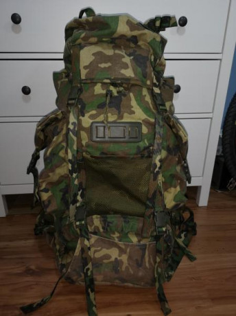 Perfecto estado, con repuestos de enganches, tornillos y alguna cosa más. 50 € 02