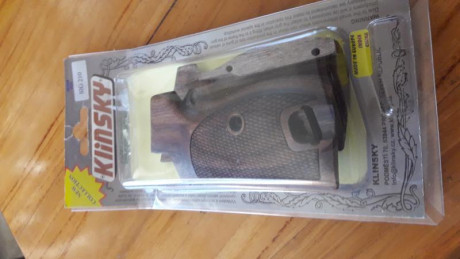 Pistola en perfecto estado de todo menos la cacha que está tocada para ajustar a mi mano.
Poco se puede 140