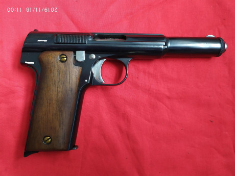 Buenas, lo dicho, vendo Astra 400, 9 L, de final de la Guerra Civil.
La pistola cuando la compré tenia 01