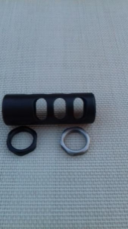 Vendo este freno de boca para rosca M18x1, calibre 30. 
Se rosca y se aprieta con la  contratuerca que 01