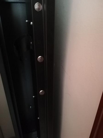 Armero en perfecto estado para 5 armas
Se puede anclar a la pared y suelo
Alto 140cm
Ancho 70cm
Fondo 01