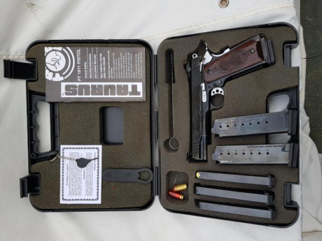   Vendo Pistola marca TAURUS Calibre 45 modelo PT 1911 guiada en F preparada para IPSC Clasic 6 Cargadores 02