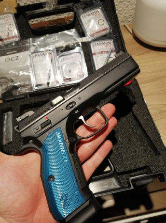 Pongo a la venta mi cz shadow 2, acaba de cumplir 1 año aunque ha tirado no más de 400 cartuchos. Esta 30