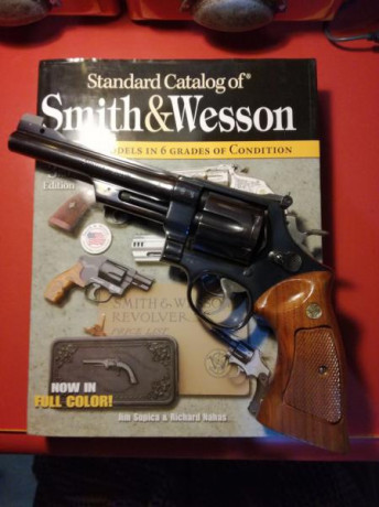 Buenas,
Vendo este magnífico revolver de la marca SMITH & WESSON, modelo 27, calibre 357 Magnum con 00