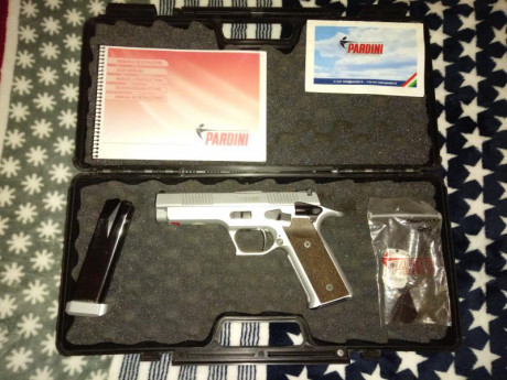 Buenas a todos.
Vendo Pardini GT9 en 5" en plata.
La pistola va con todo lo que trae de serie.
Dos 02
