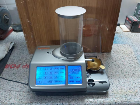 Hola vendo Bascula digital c/dosificador GEN 5 Lyman poco uso precio 200 euros + portes si los hubiera 02