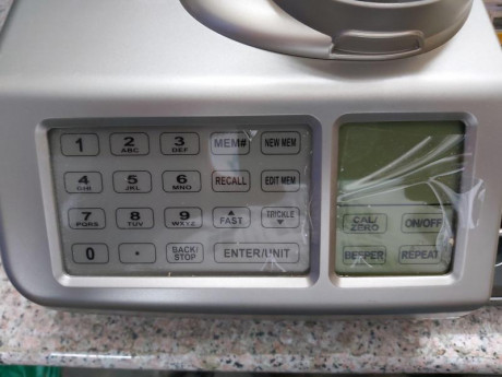 Hola vendo Bascula digital c/dosificador GEN 5 Lyman poco uso precio 200 euros + portes si los hubiera 00