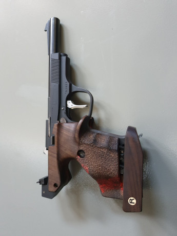 Se vende pistola 22LR Unique Des 69 fabricada en 1981. Con documentación original del banco de pruebas 02