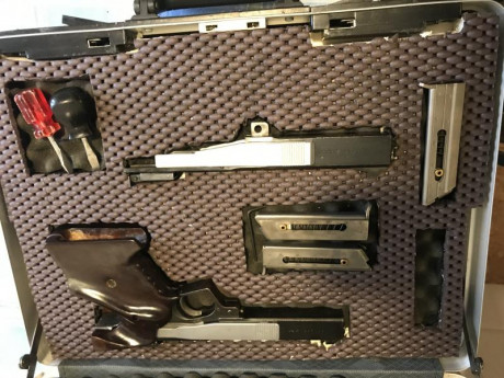 Vendo Sako Triace con dos carros, 22 y 32. Se vende por 500 euros, solo tiene una pega, la empuñadura 00