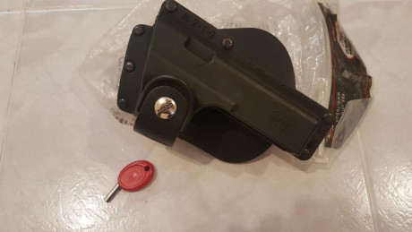 Hola,  vendo funda marca Fobus, para Glock 17 con linterna,  sirve para todo tipo de linterna o accesorios 00