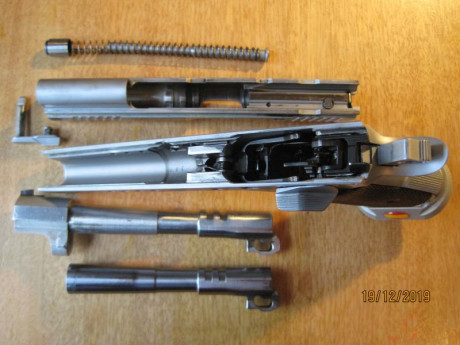 RESERVADA.- Pistola Tanfoglio Limited 9 mm. con cañones de 5" y 6" (perfectos) y 2 cargadores.
-El 02