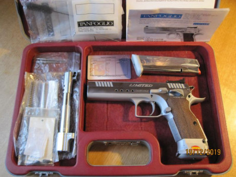 RESERVADA.- Pistola Tanfoglio Limited 9 mm. con cañones de 5" y 6" (perfectos) y 2 cargadores.
-El 00
