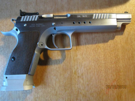 RESERVADA.- Pistola Tanfoglio Limited 9 mm. con cañones de 5" y 6" (perfectos) y 2 cargadores.
-El 10