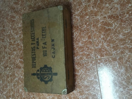 Se vende caja vacía de repuestos de Cetme C, en buen estado. 200€ Más portes 01
