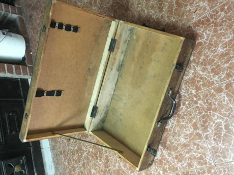 Se vende caja vacía de repuestos de Cetme C, en buen estado. 200€ Más portes 00