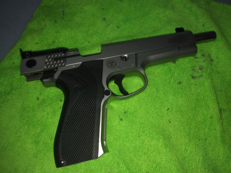 Hola,vendo una pistola s&w5906 ppc 6",poco se puede decir de esta excelente arma,tiene una precisión 00