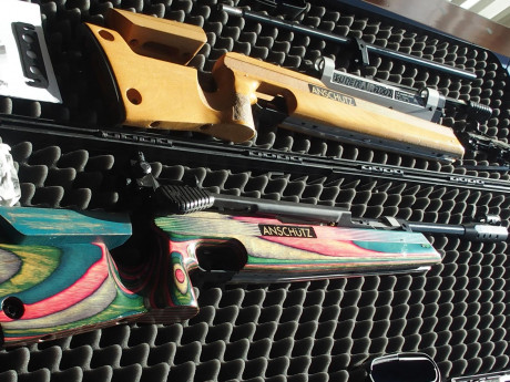 Dispongo de una carabina de competición, en el mejor estado de precision y potencia, la Anschutz 2002 01