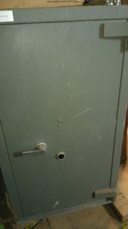 VENDO CAJA FUERTE GRADO IV -CON ESTANTES QUE SE PUEDEN QUITAR Y CAJÓN CON LLAVE DE SEGURIDAD 
MEDIDAS 00