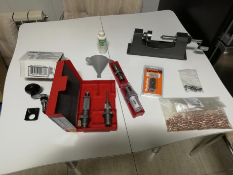 Buenas noches
Pongo a la venta todos estos accesorios para recarga. 
Los dies, el comprobador de vaina 02