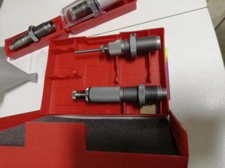 Buenas noches
Pongo a la venta todos estos accesorios para recarga. 
Los dies, el comprobador de vaina 01